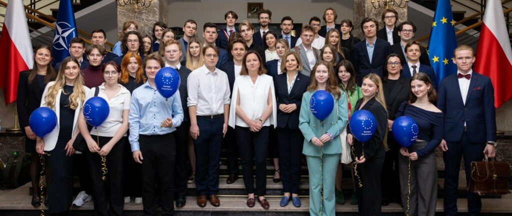 Wiceminister Anna Radwan zorganizowała debatę ze studentami z okazji 20 lat członkostwa Polski w Unii Europejskiej